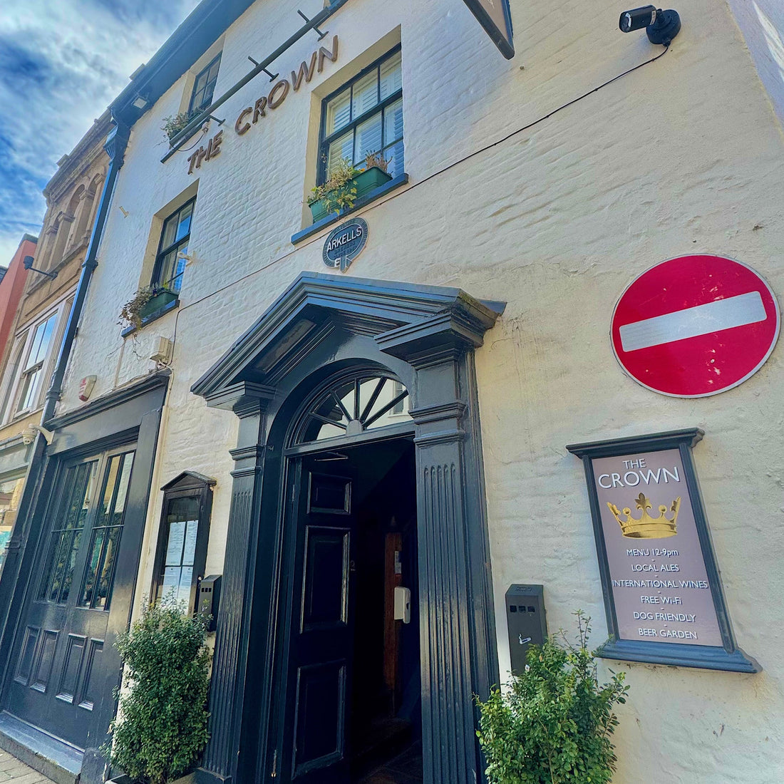 Enjoy Iannetelli Liqueurs at The Crown, Cirencester